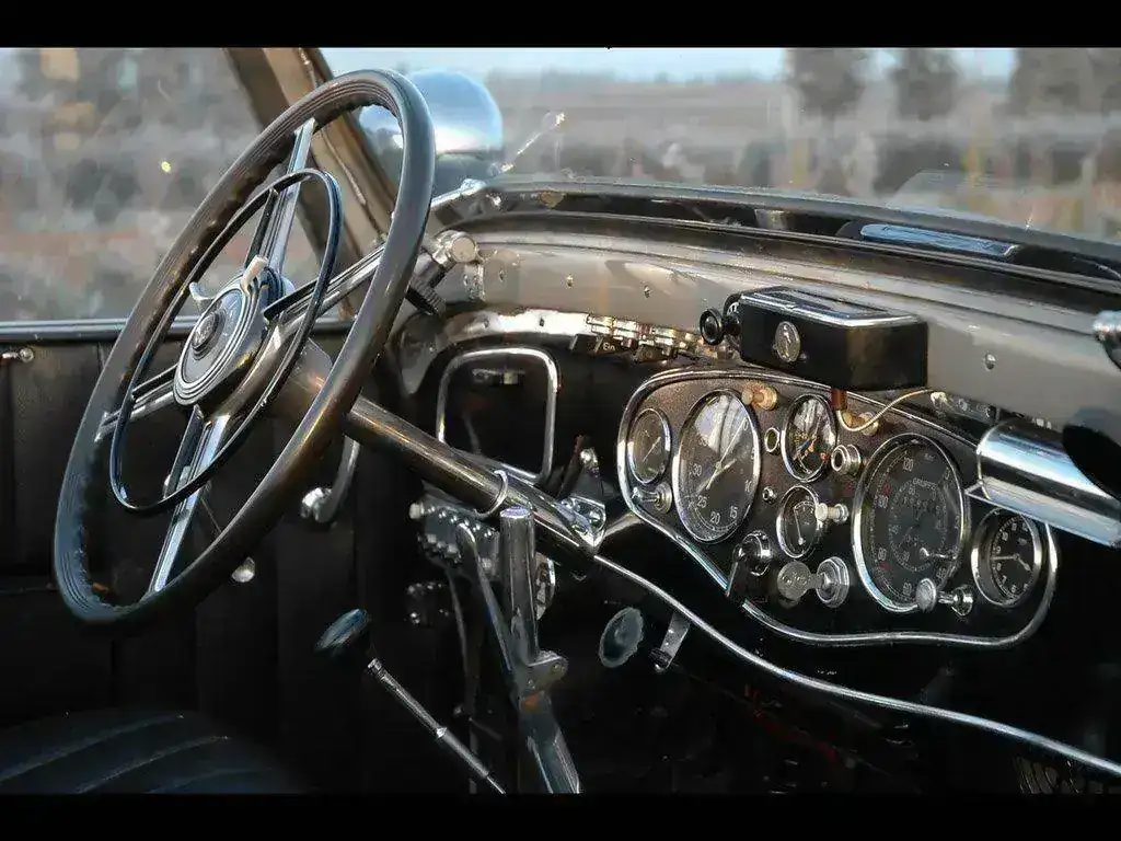 1939-Mercedes-Benz-G4-Offroader-Interior-1024x768.webp