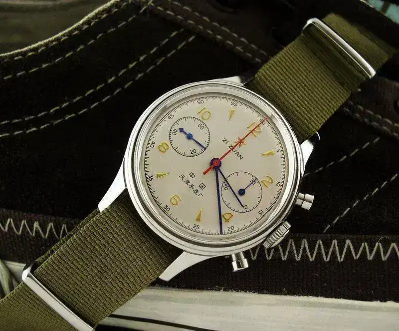 1963_sneaker.webp