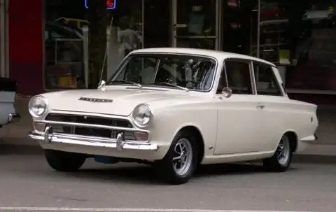 1966_Ford_Cortina_GT_Front_1.webp