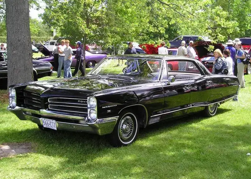 1966PontiacParisienneSportSedan-jun6a.webp