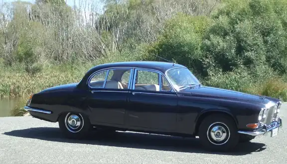 1967_Daimler_Sovereign.webp