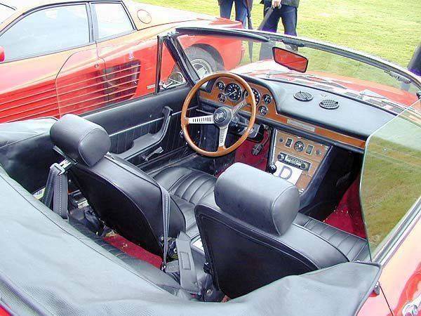 1968_Fiat_Dino_2000_spider_interior.jpg