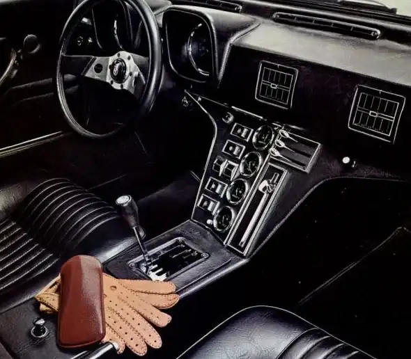 1971-detomaso-pantera-interior1.webp