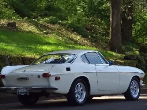 1971_Volvo_P1800_E_Coupe_Rear_1.webp