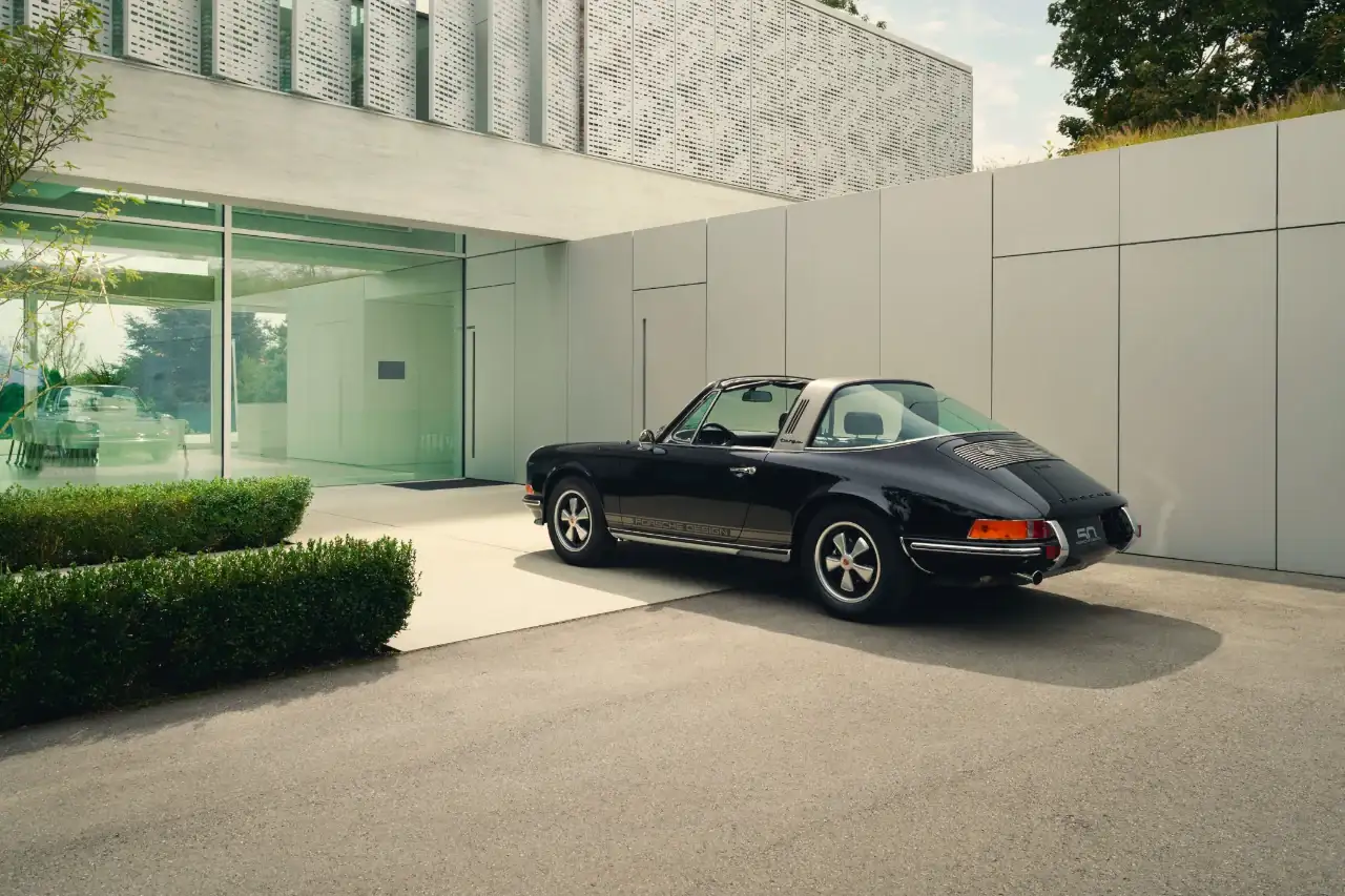 1972-Porsche-911-2.4S-Targa-1.webp