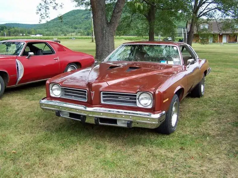 1974_Pontiac_Lemans_Sport_Coupe-apr5a.webp