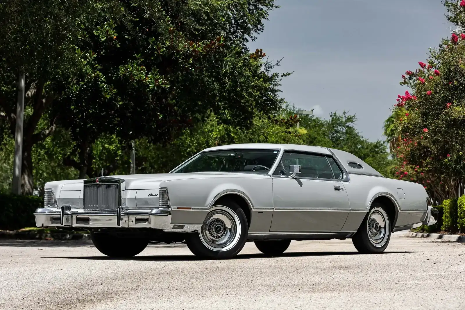 1976-lincoln-mark-iv-cartier.webp