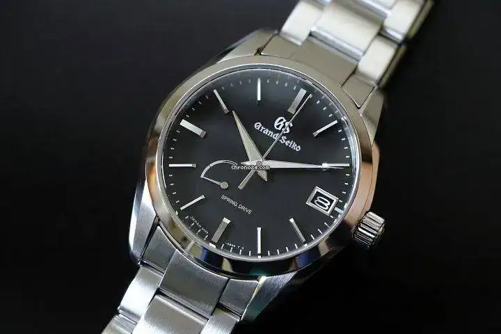 19836059-wd09bn1vw8il294yw0zp5zet-ExtraLarge.webp