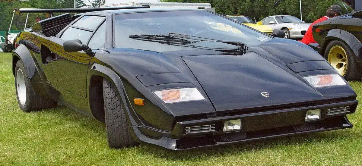 1985-Lamborghini-Countach-Black-5000-QV-st.webp