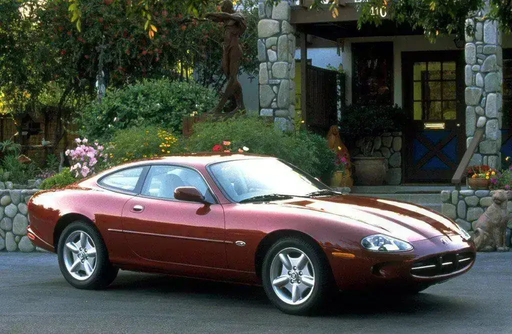 1999-Jaguar-XK8.webp