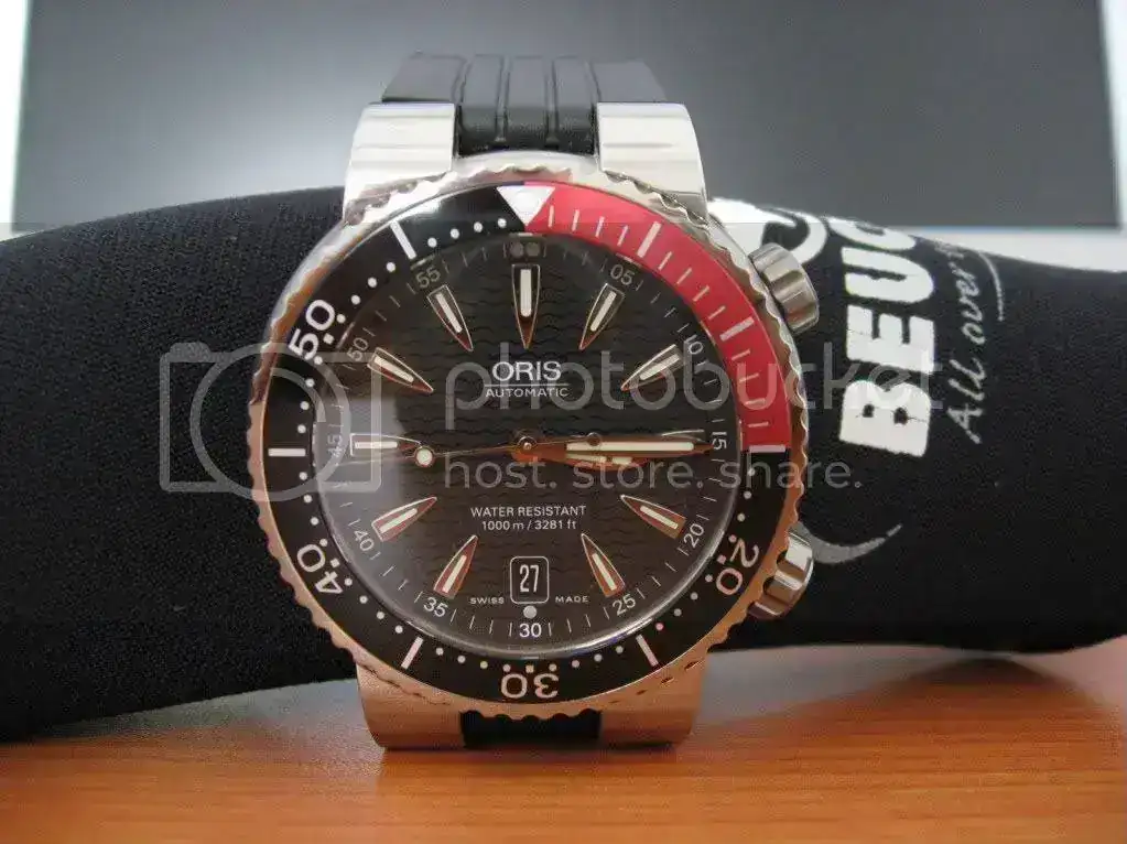 1DiversTitanDate-WaterResistant1000.webp