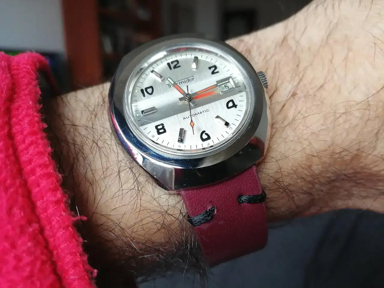 1kKwEgX.webp