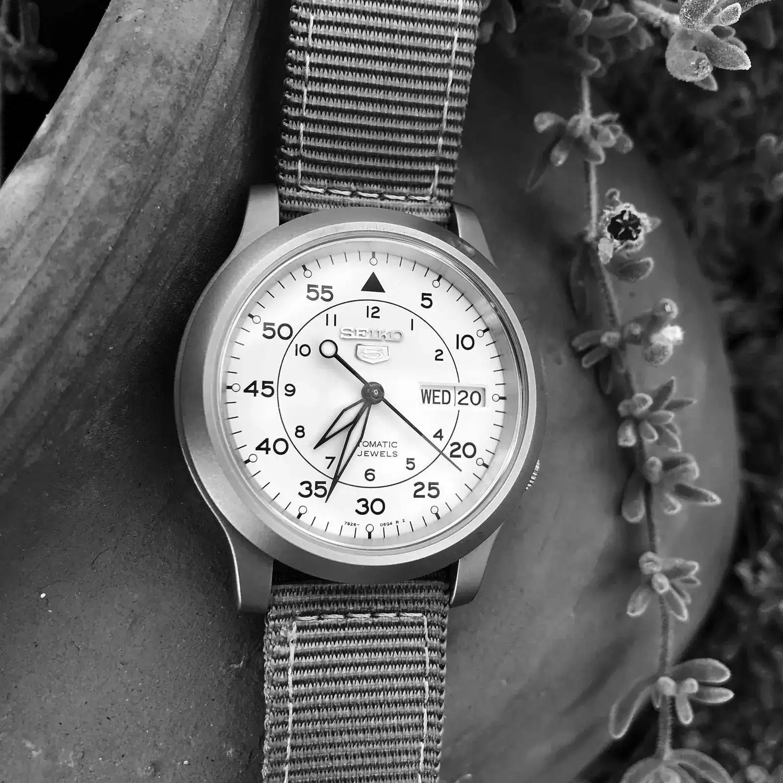 20052070 306 SEIKO SNK803K2 DESERT STORM.webp