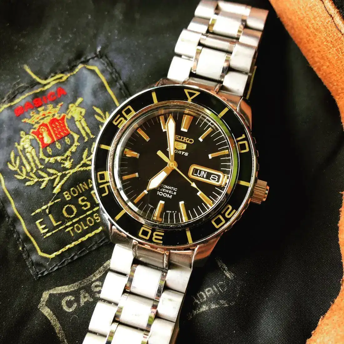 20060880 100 SEIKO 5 SPORTS SNZH57K1.webp