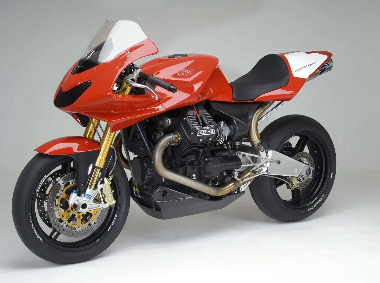 2009-MotoGuzzi-MGS-01CORSAb.webp