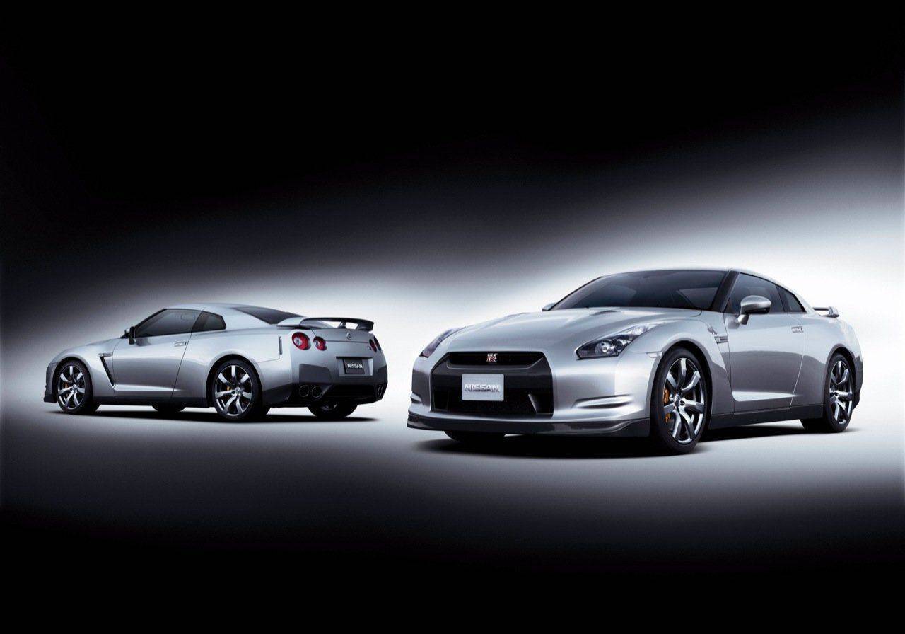 2011-Nissan-GT-R-1.jpg