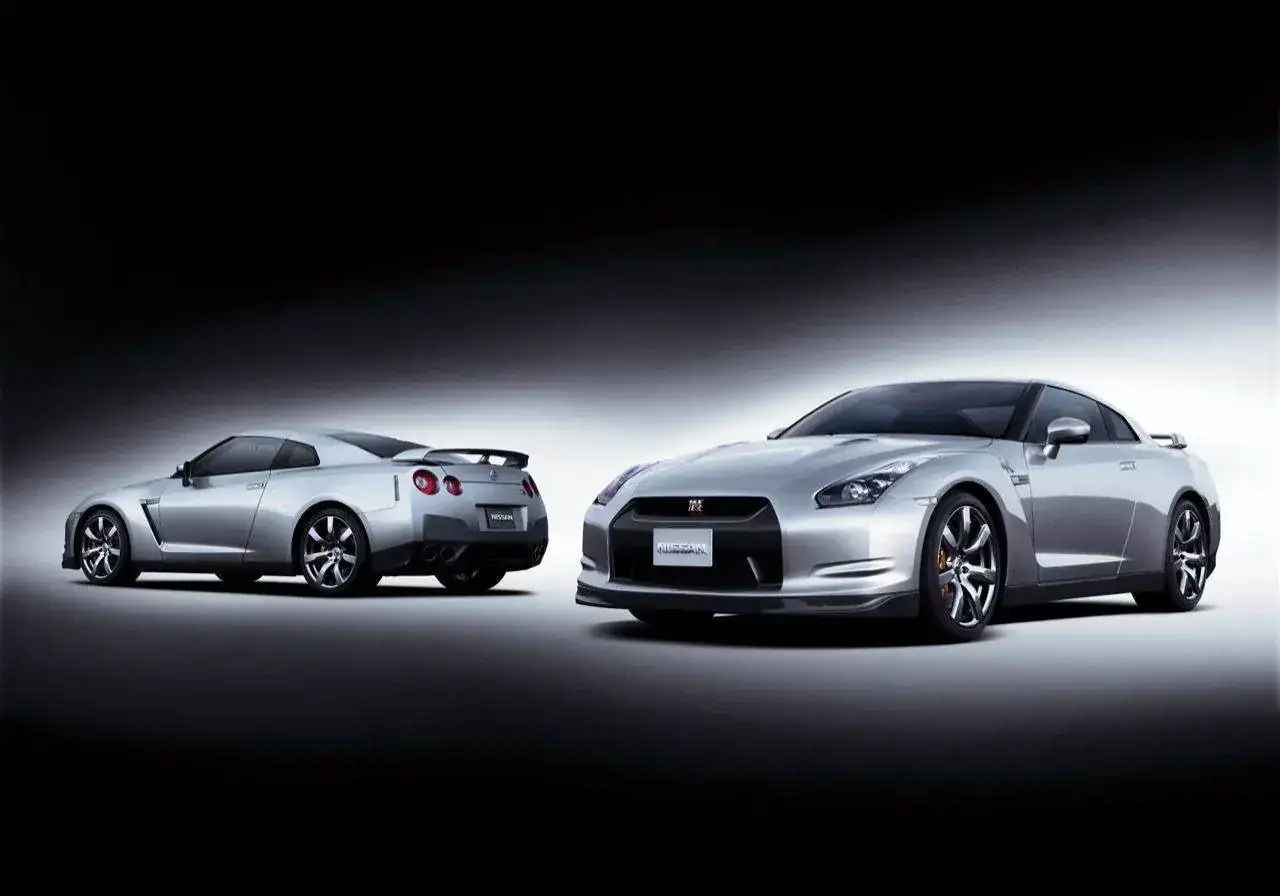 2011-Nissan-GT-R-1.webp