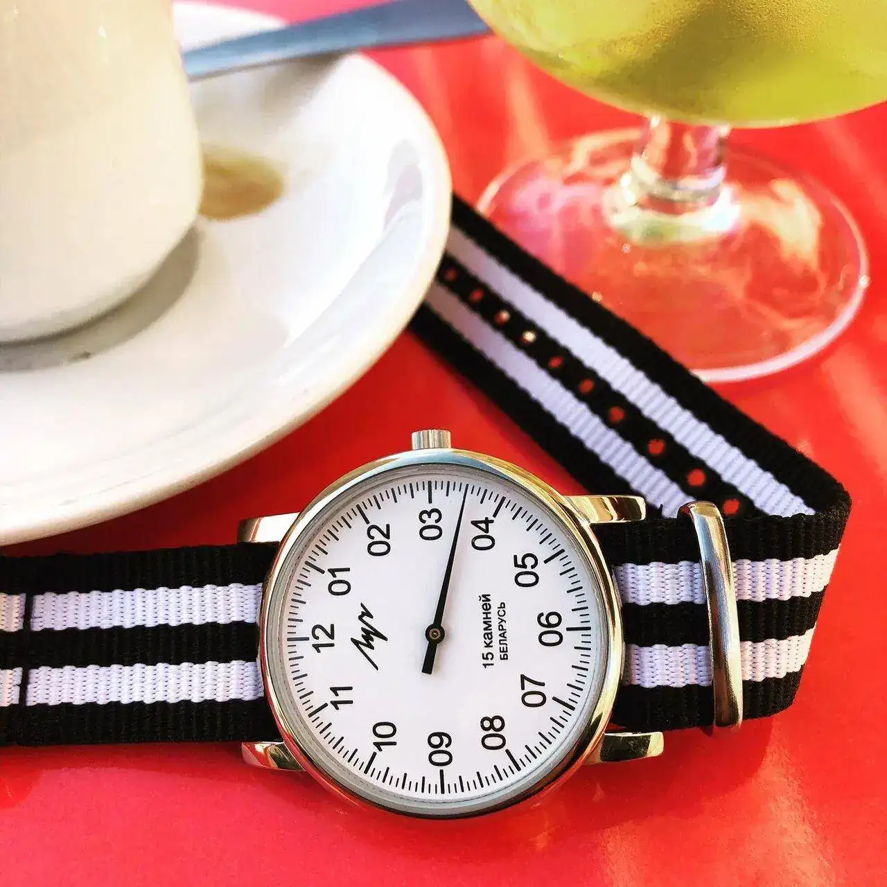 20121970 216 LUCH ONE HAND 77471760.webp