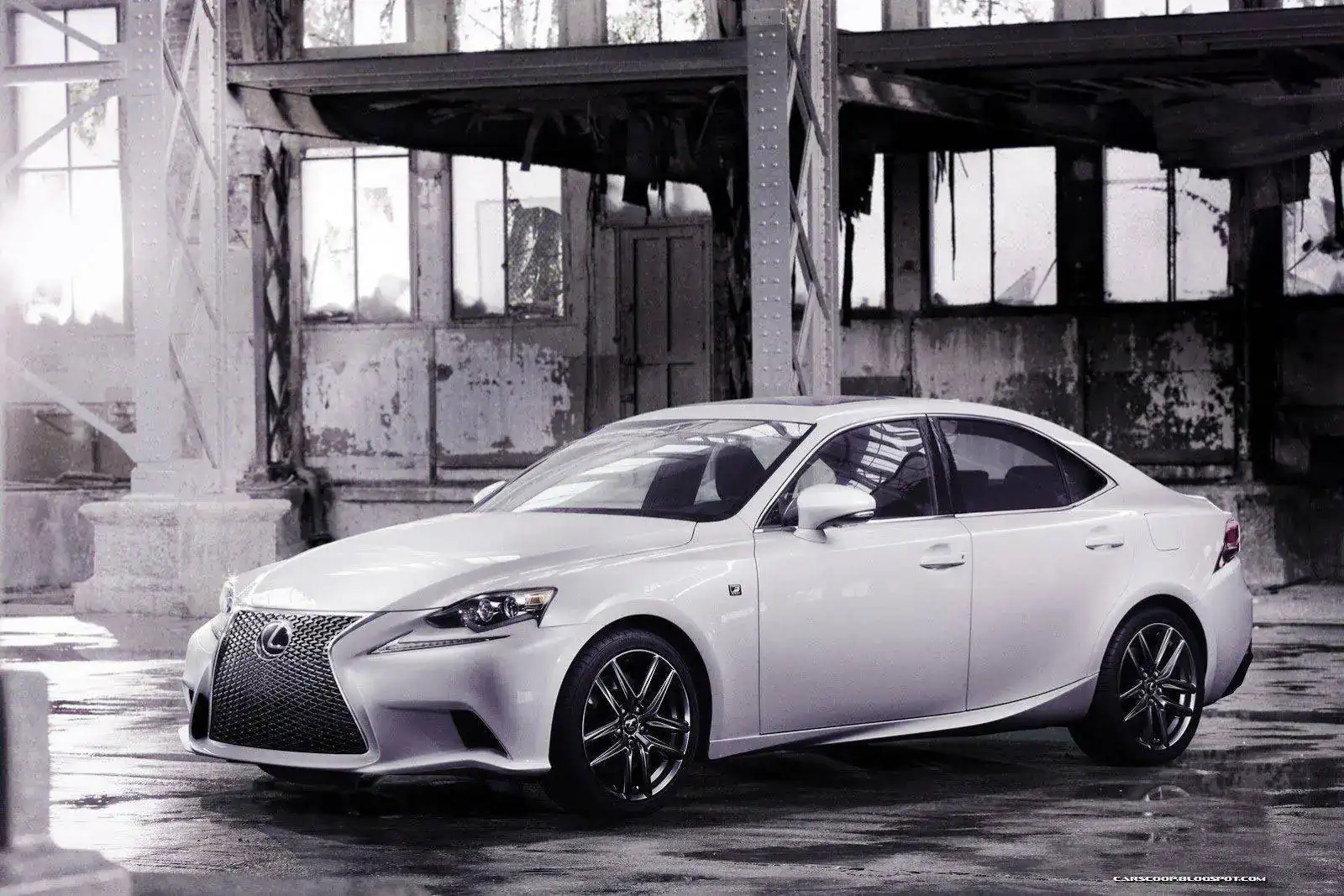2014-Lexus-IS-2%25255B2%25255D.webp