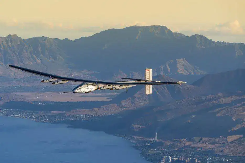2016_03_27_Maintenance_flight_Hawaii_Solar_Impulse_2_Revillard_08.webp
