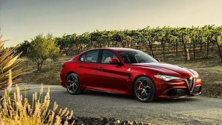 2017-alfa-romeo-giulia-001-1.webp