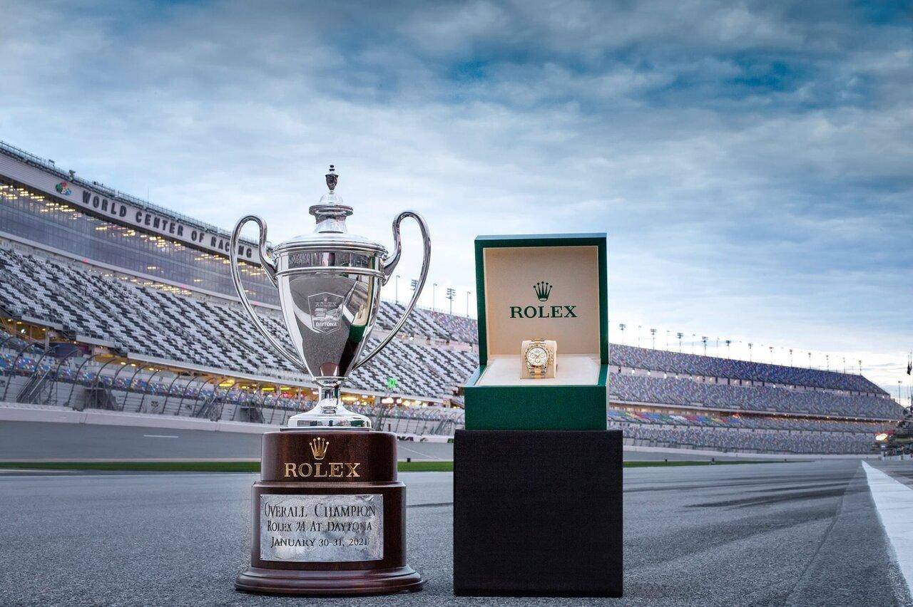 2021-Daytona-Trophy-and-Rolex-Daytona-Engraved-Caseback-for-the-Winner-of-the-race-2048x1413.jpg