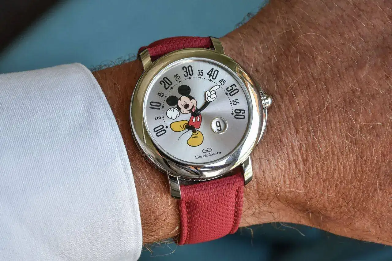 2021-Gerald-Genta-Arena-Retrograde-with-Smiling-Disney-Mickey-Mouse-Limited-Edition-103613-re...webp