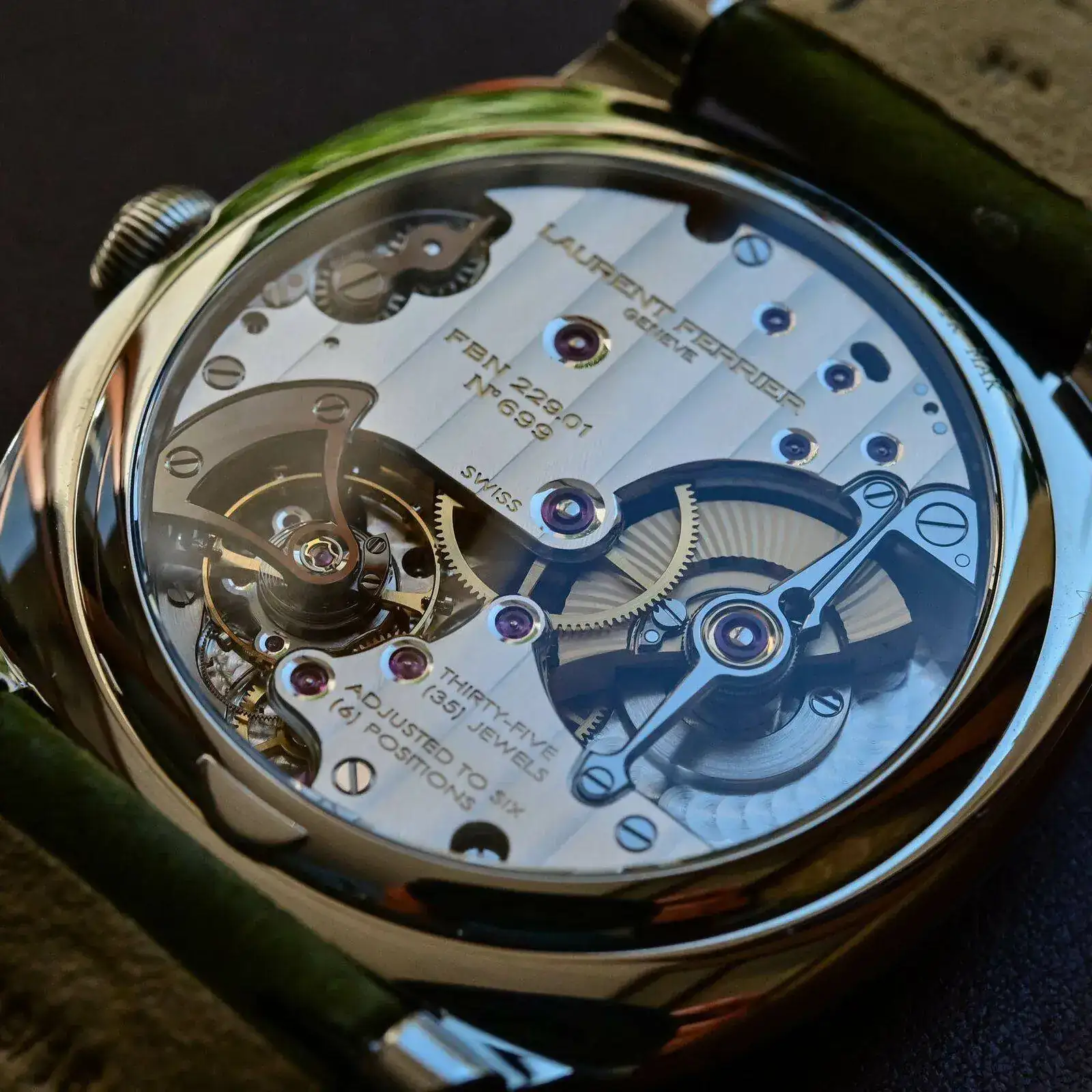 2021-Laurent-Ferrier-Square-Micro-Rotor-Retro-Watches-Hands-on-2.webp
