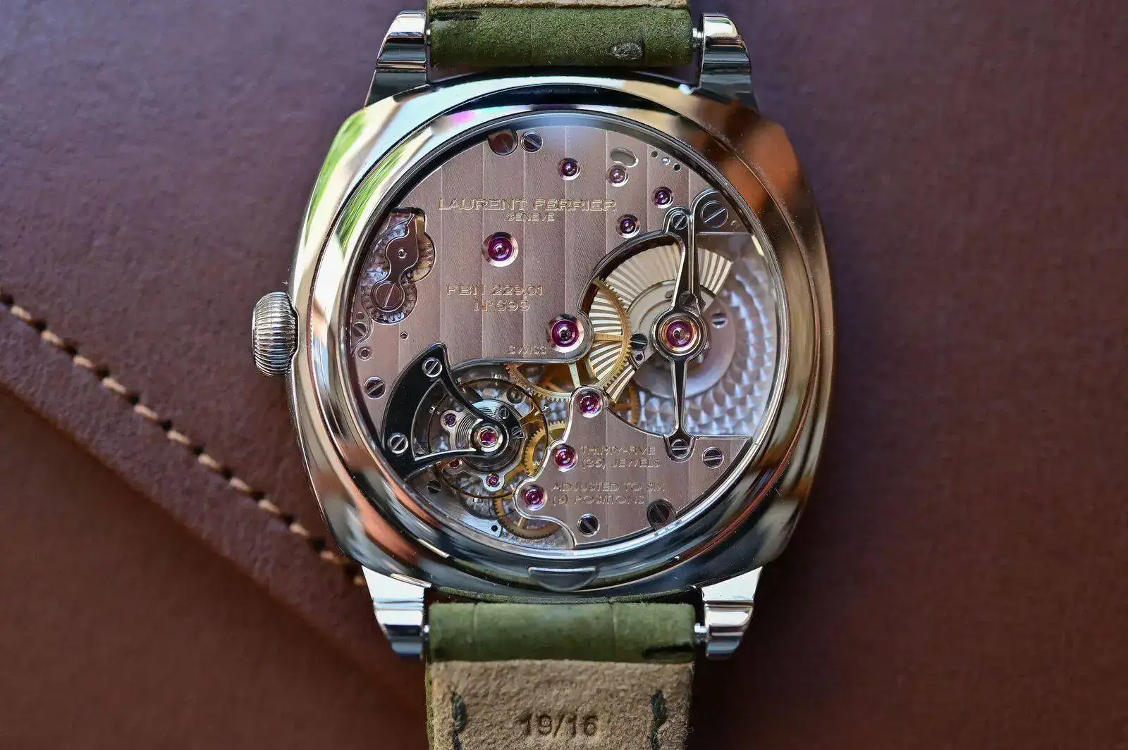 2021-Laurent-Ferrier-Square-Micro-Rotor-Retro-Watches-Hands-on-3.webp