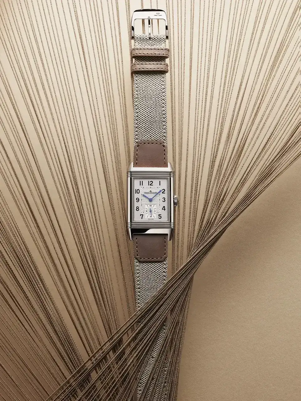 -2021-reverso-fagliano-strap-sandy-beige-stilllife.webp