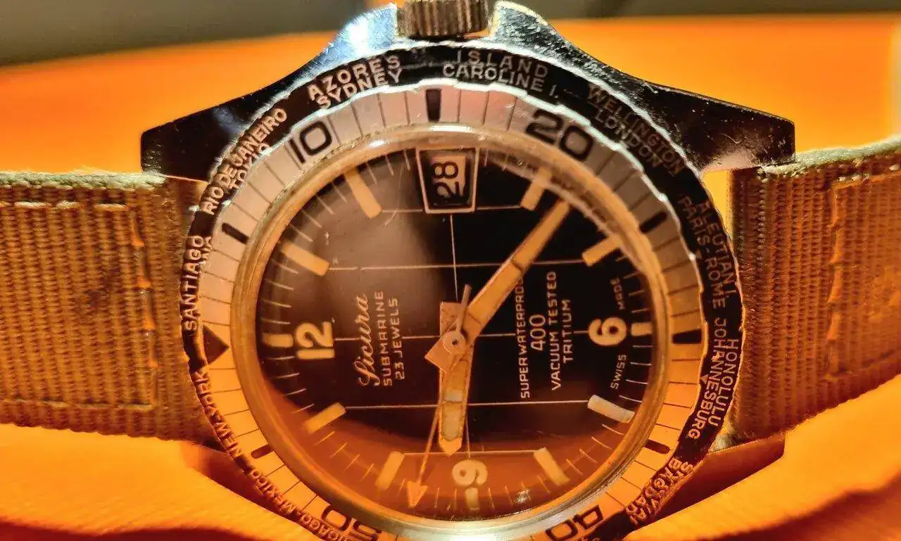 Montre De Plongée Mécanique Vintage SICURA SUBMARINE-SUP - Nécessite Réparation - Occasion