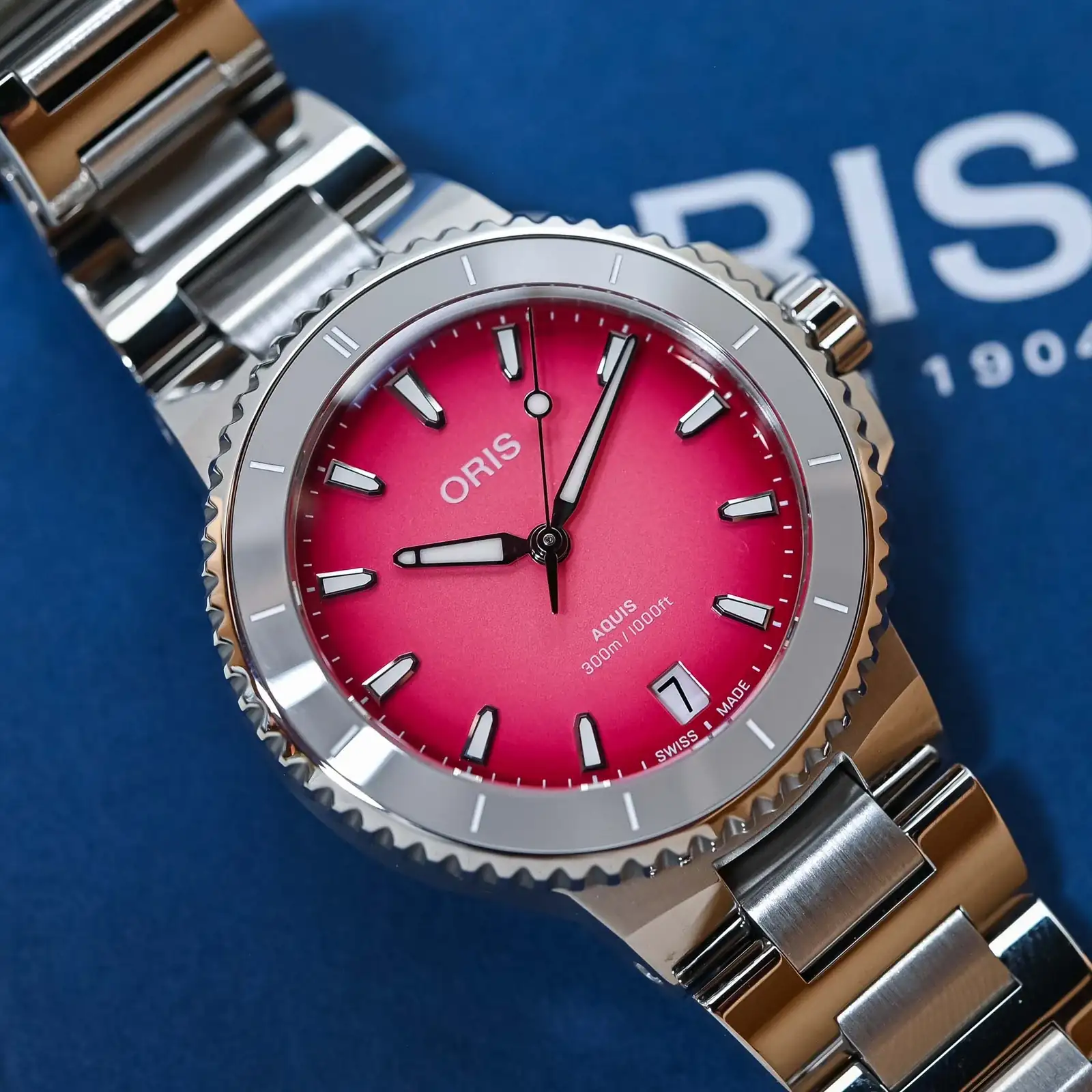 2025-Oris-Aquis-Date-Taste-of-Summer-Berries-Editions-hands-on-3.webp