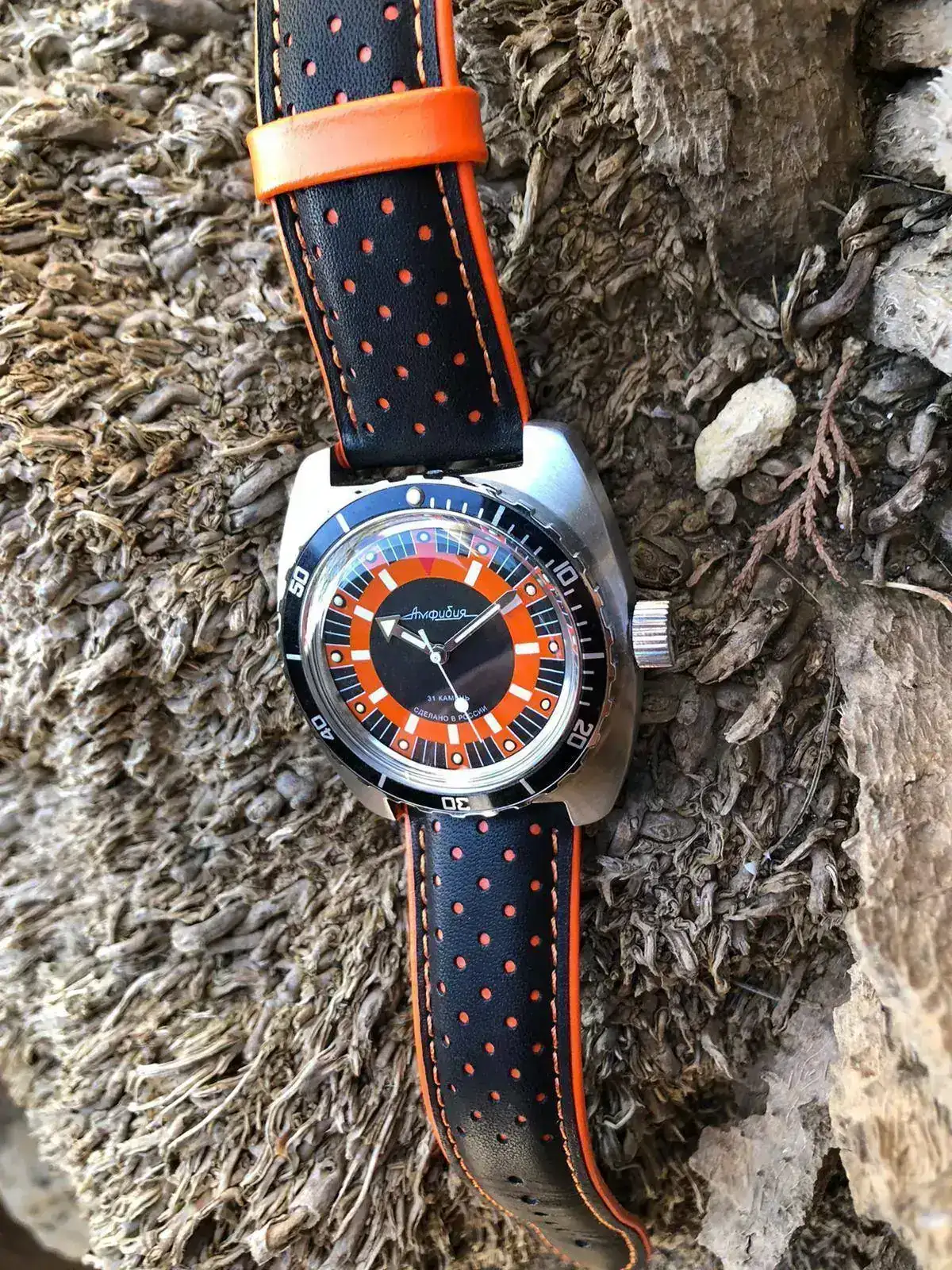 21012470 385 VOSTOK AMPHIBIAN SE150JI07.jpg