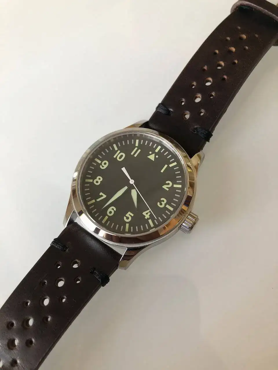 21051470 100 FLIEGER.webp