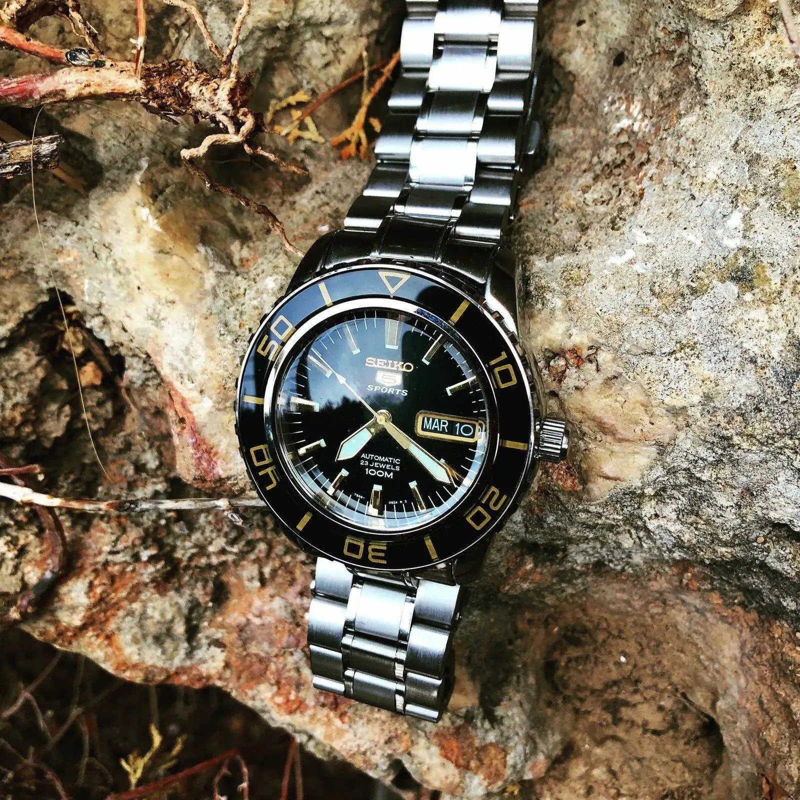 21081080 100 SEIKO 5 SPORTS SNZH57K1.webp