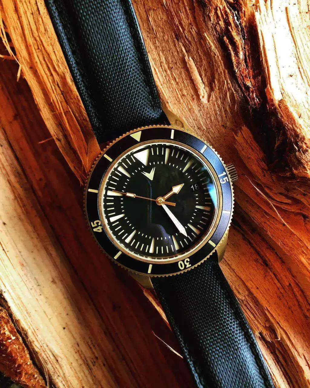 21121870 205 VENTUS MORI BRASS DIVER.webp