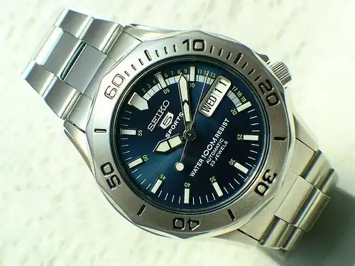 2266333029_aefbf21c02.webp