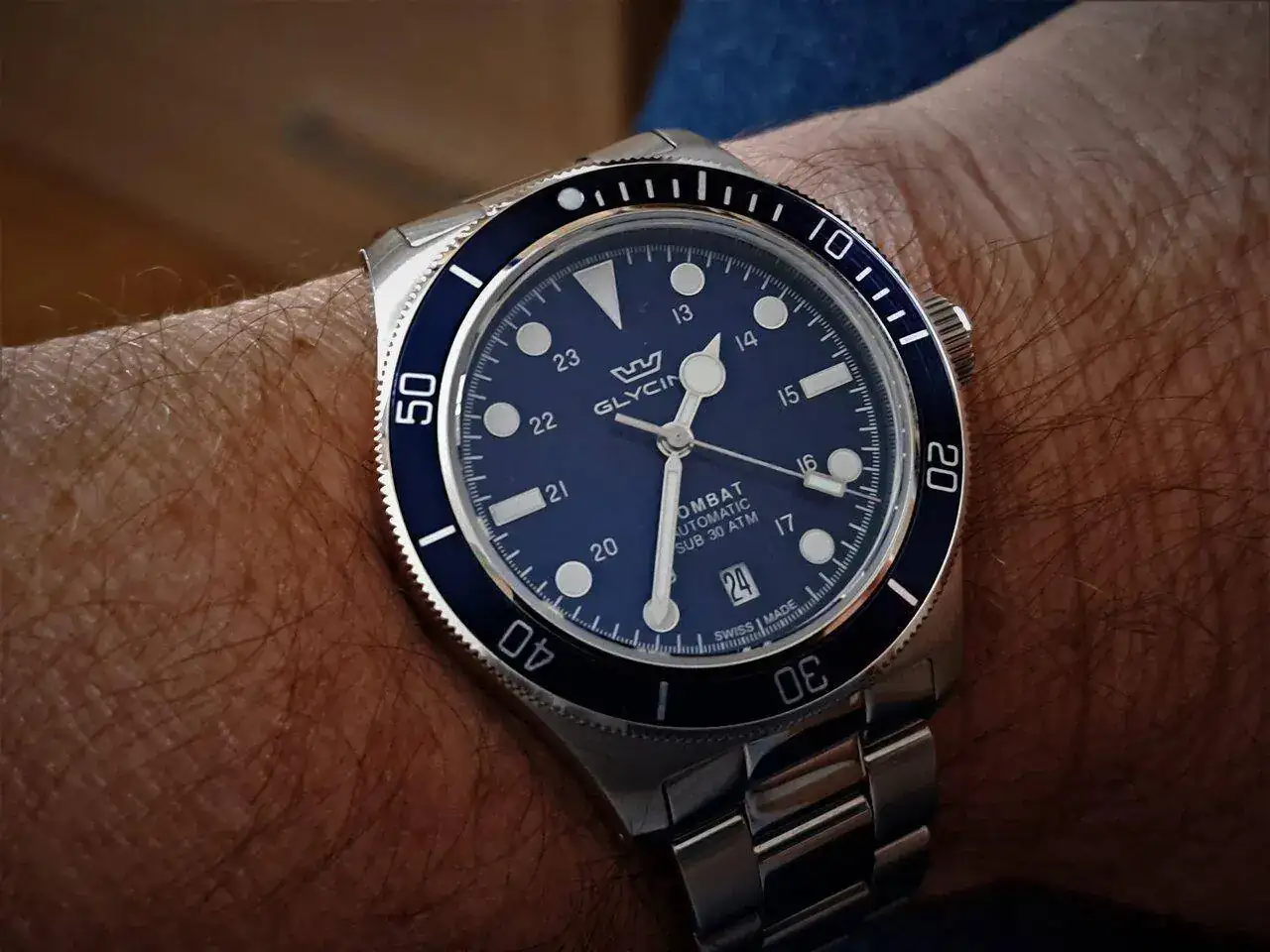 24 color diver.webp