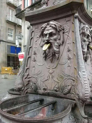 2447877385_4e6578ef82.webp