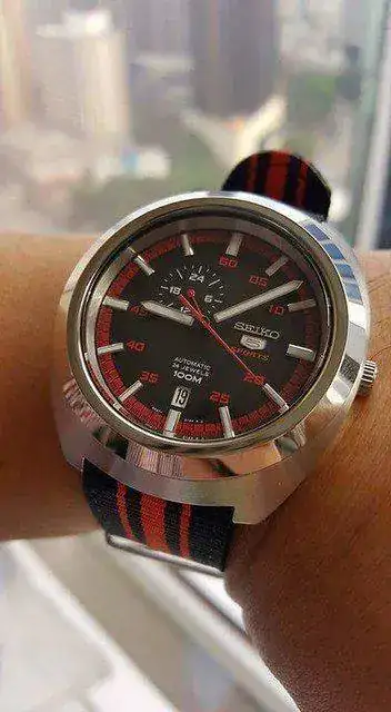 27008080190_18e559e454_z.webp