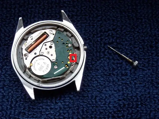 2714d1273678996-seiko-8222a-krone-entfernen-fertig.webp