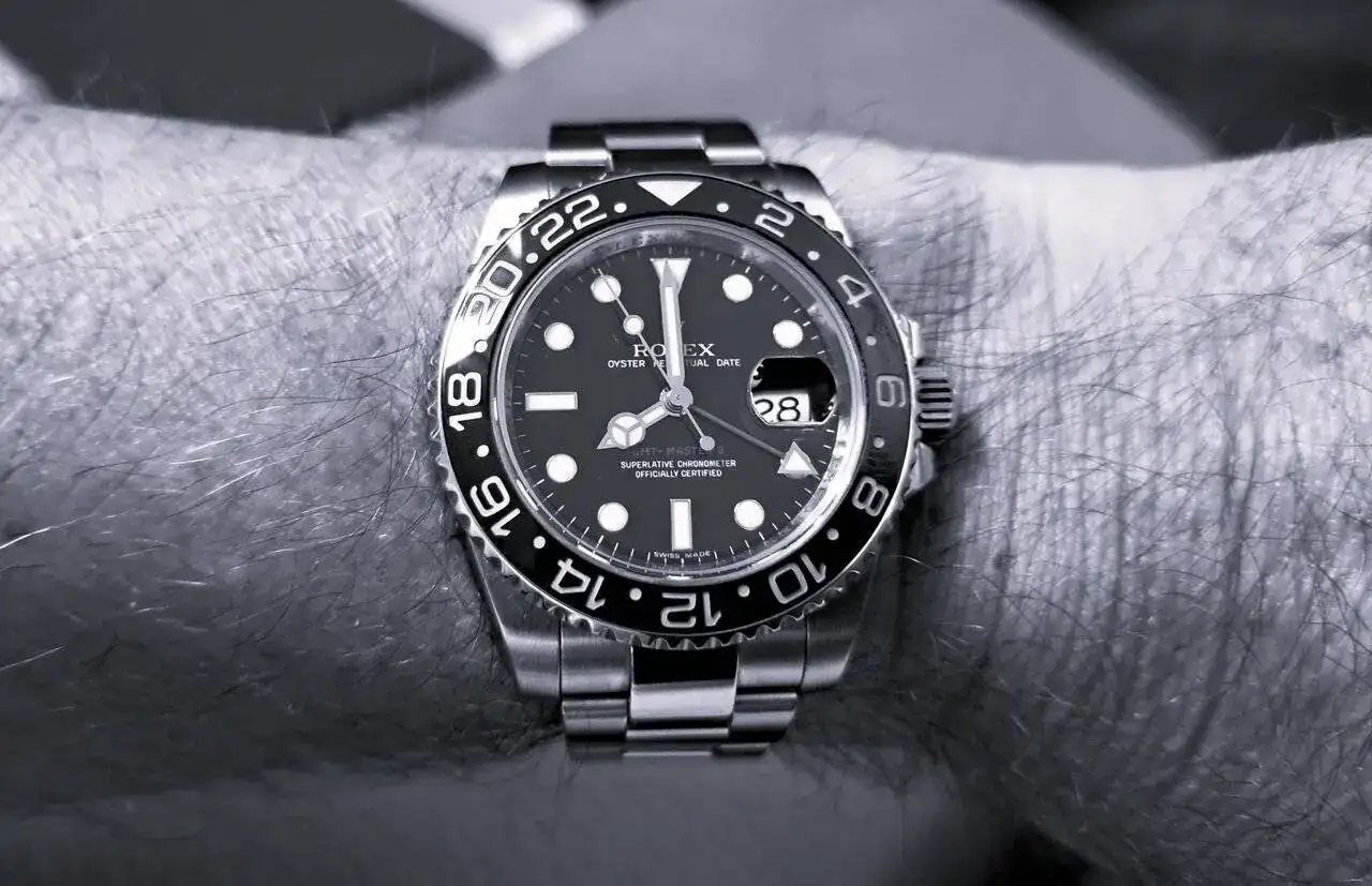 28 gmt negro.webp