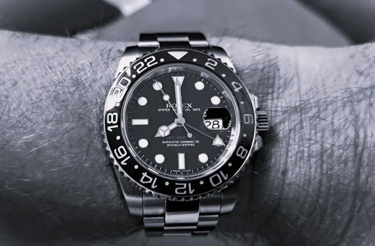 28 gmt negro.webp
