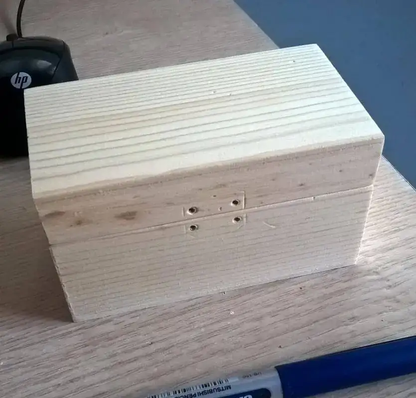 3 caja agujeros.webp