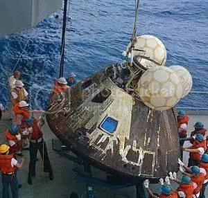 300px-Apollo13-load_on_deck_crop1_zps3522b000.webp
