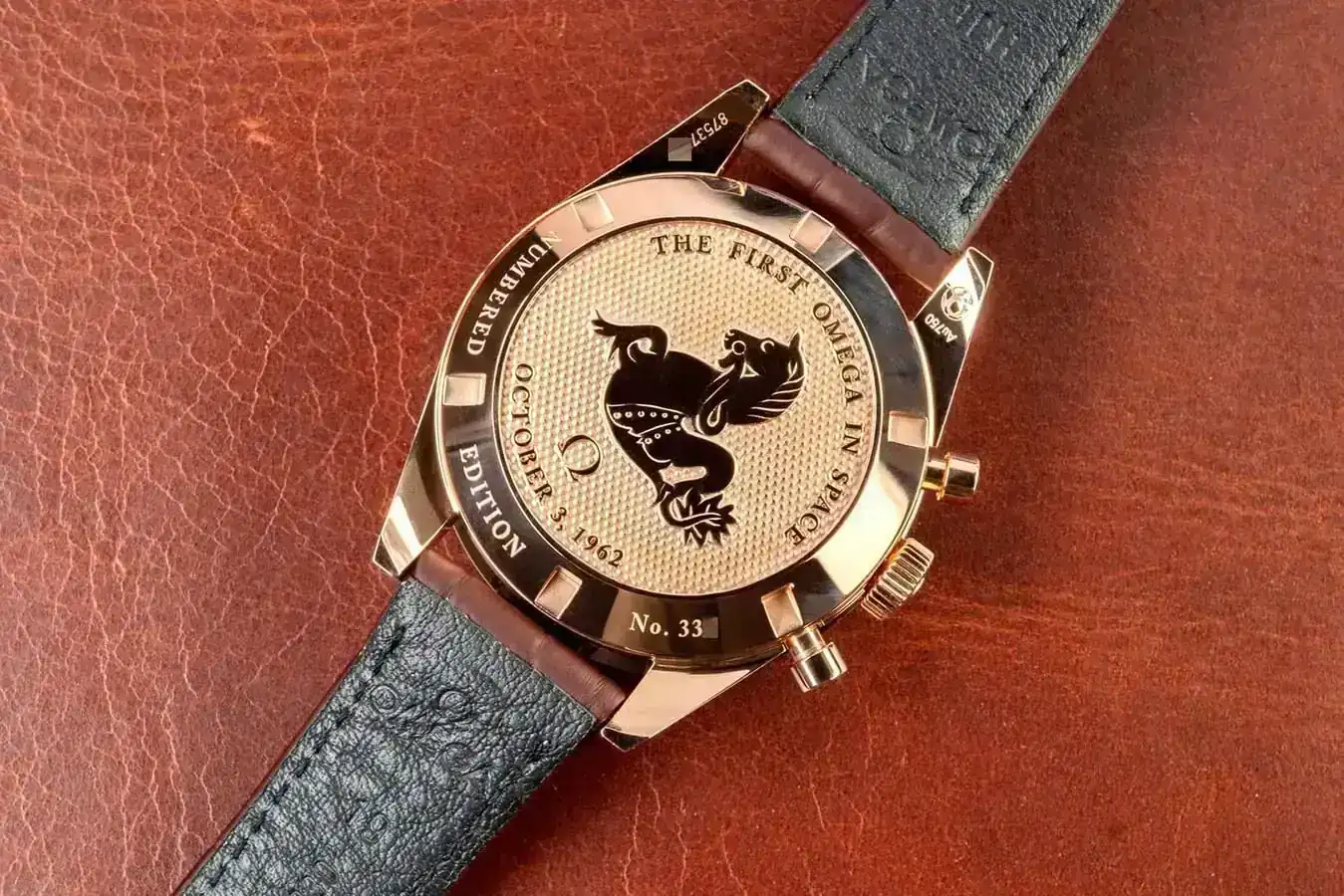 31163403002001-Omega-Speedmaster-Sedna-Gold-limited-edition-full-set-6_TheWatchGuy_tmb.webp