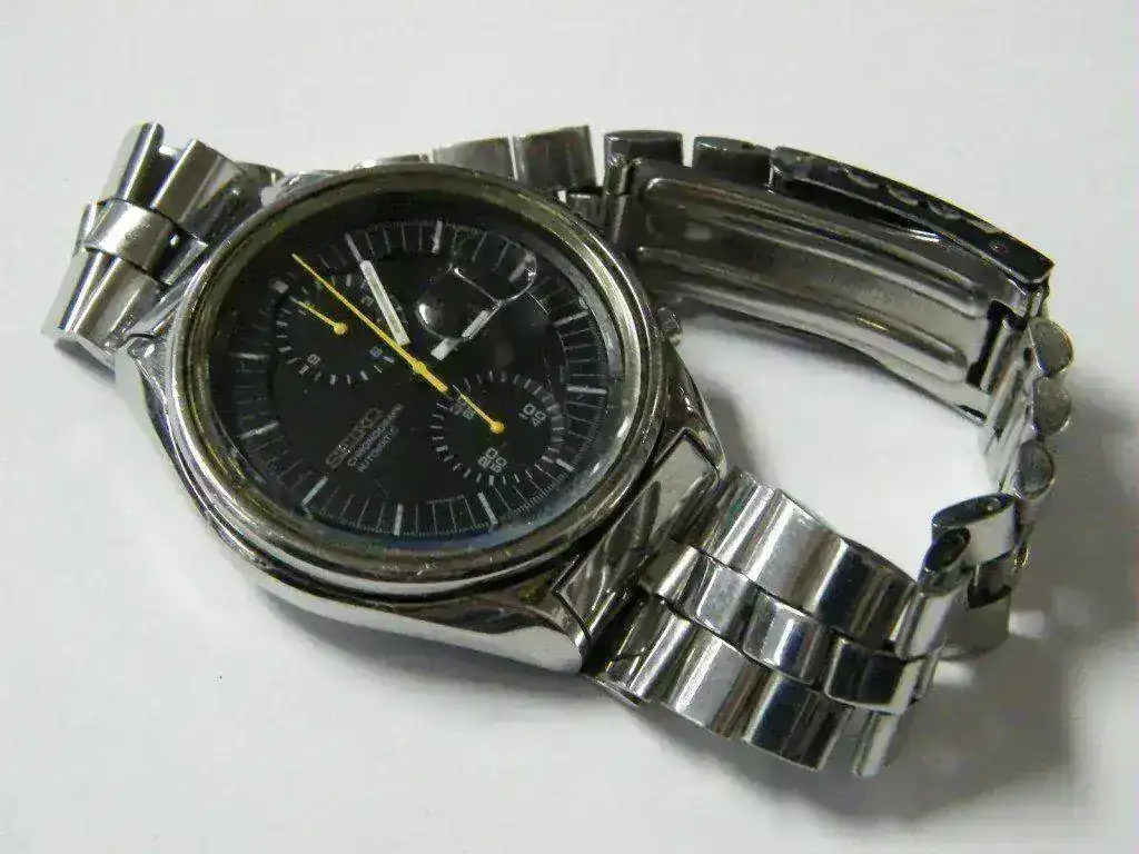 327153965_o.webp