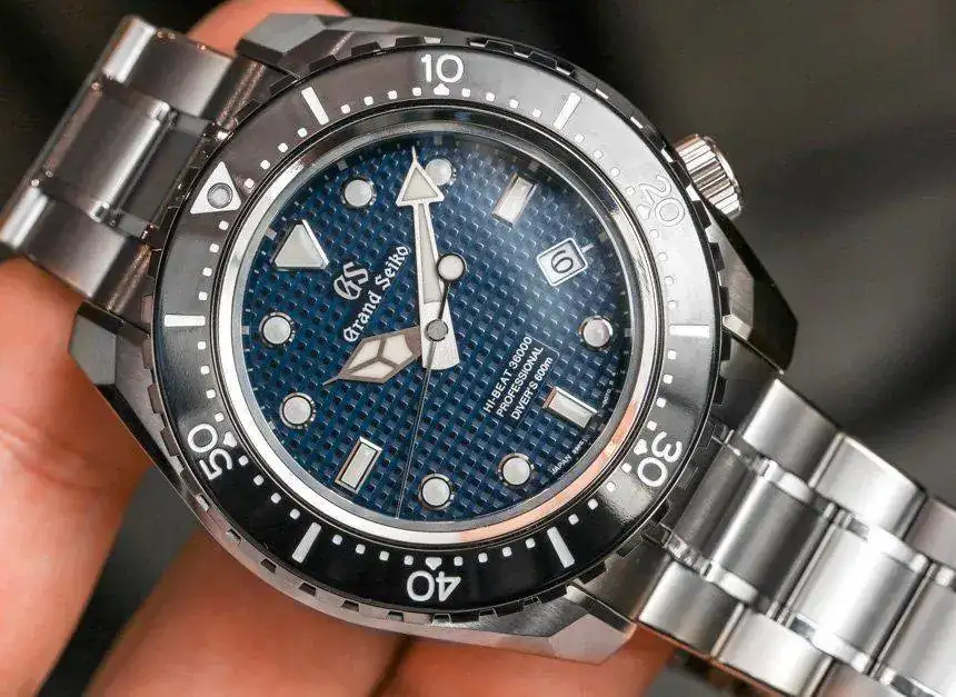 -36000-_Professional-600_M-_Divers-a_Blogto_Watch-.webp