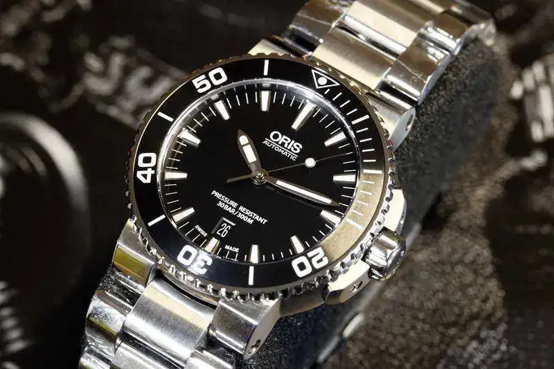 366223743-oris-aquis-vs-alpina-extreme-diver-aquis.webp