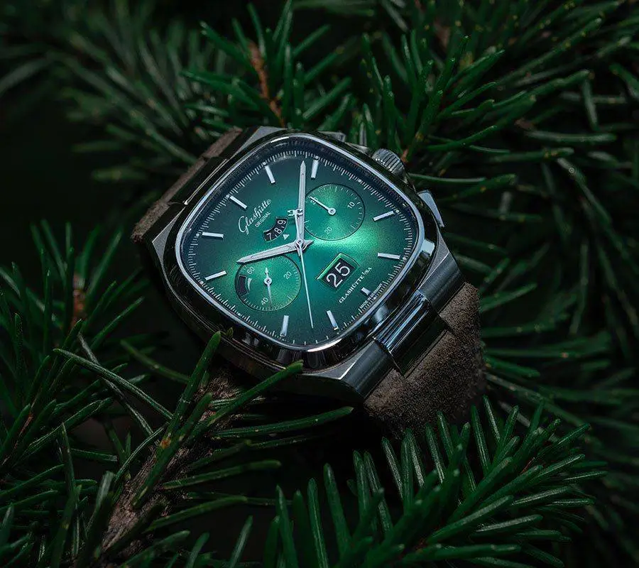 4-02-35_Seventies_Chronograph_PD_green_RGB_7_close.webp